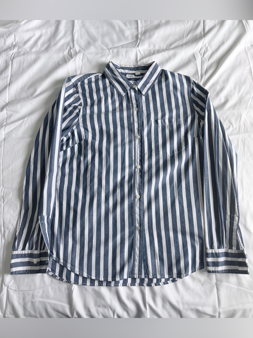 Gap women’s blue and white cotton button down, size medium
